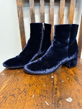 Gianvito Rossi Stunning Velvet Ankle Boots in Deep Blue Boho Elegant